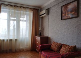 Сдается в аренду 1-ком. квартира, 32 м2, Ессентуки, улица Долина Роз, 4