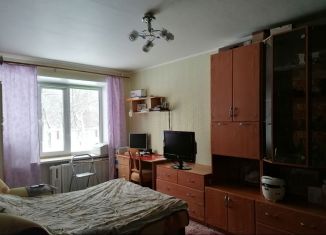 Продам пятикомнатную квартиру, 43.7 м2, Северск, Московская улица, 6А