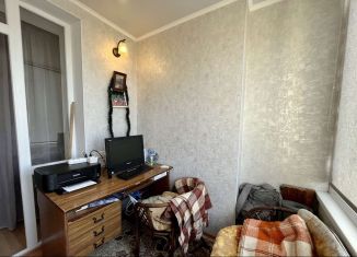 Продажа 2-комнатной квартиры, 56.7 м2, посёлок городского типа Комсомольское, Советский переулок, 35