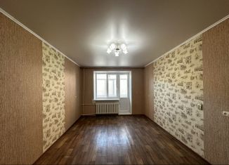 Сдам в аренду двухкомнатную квартиру, 60 м2, Тюмень, улица Хохрякова, 32