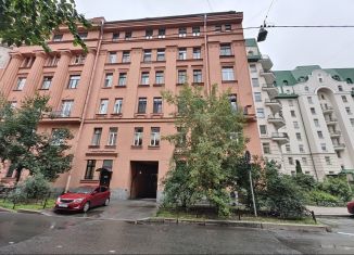 Продам квартиру студию, 33 м2, Санкт-Петербург, набережная реки Карповки, 30, метро Горьковская