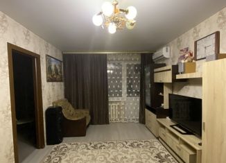 Продаю 4-комнатную квартиру, 65 м2, посёлок городского типа Яблоновский, улица Титова, 68