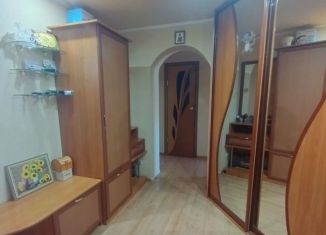 Продается четырехкомнатная квартира, 78 м2, Белогорск, улица Луценко, 4