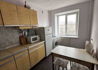 Сдается 2-комнатная квартира, 55 м2, Волгоградская область, улица Маршала Ерёменко, 120
