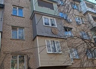 Продается двухкомнатная квартира, 42 м2, Астрахань, улица Водников, 8к2