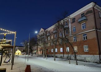 Продам 2-ком. квартиру, 57 м2, Трёхгорный, улица Мира, 9