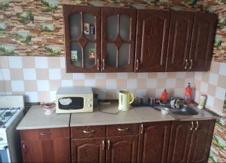 Сдаю 2-ком. квартиру, 50 м2, Омск, улица Шакурова, 10