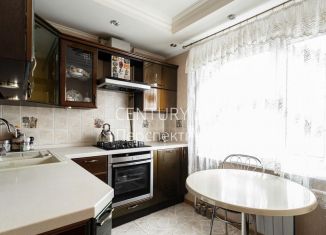 Продам 4-комнатную квартиру, 70.5 м2, Московская область, Комсомольский проспект, 5