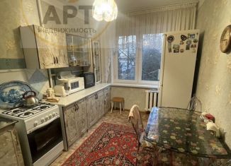 Продам трехкомнатную квартиру, 74 м2, Владикавказ, улица Морских Пехотинцев, 9к1, 8-й микрорайон