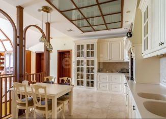 Продаю четырехкомнатную квартиру, 300 м2, Петергоф, улица Аврова, 26