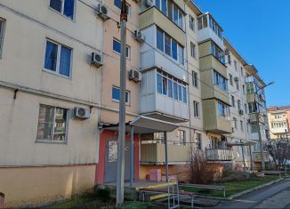 Продажа 3-ком. квартиры, 61.5 м2, Крымск, улица Белинского, 37Г