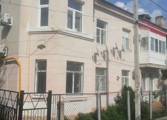 Трехкомнатная квартира на продажу, 72 м2, Зерноград, улица Карла Маркса, 18А