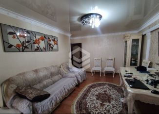 Сдам в аренду четырехкомнатную квартиру, 80 м2, Грозный, проспект Ахмат-Хаджи Абдулхамидовича Кадырова, 53
