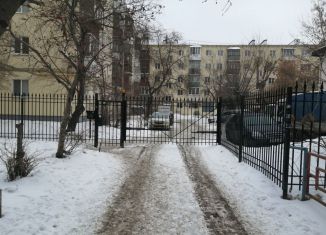 Продается трехкомнатная квартира, 46 м2, Екатеринбург, улица Челюскинцев, 29, улица Челюскинцев