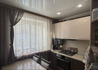 Продам 4-комнатную квартиру, 62.4 м2, Магнитогорск, улица Суворова, 137