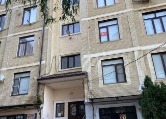 Сдается двухкомнатная квартира, 68 м2, Дагестан, улица имени Р. Зорге, 31А