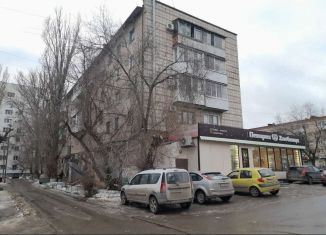 Продаю четырехкомнатную квартиру, 61.5 м2, Волгоградская область, улица Маршала Ерёменко, 122