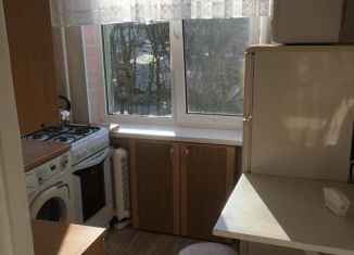 Продаю 1-ком. квартиру, 30 м2, посёлок городского типа Мирный, проспект Мира, 4