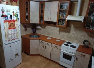 Продаю 2-ком. квартиру, 52.1 м2, Тюмень, улица Болотникова, 11