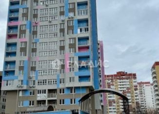 Продается 2-комнатная квартира, 64 м2, Краснодар, улица Автолюбителей, 1/5лит2