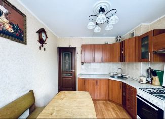 Продам трехкомнатную квартиру, 68 м2, Щербинка, улица Космонавтов, 3