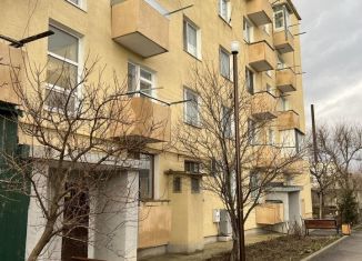 Продаю 3-ком. квартиру, 69 м2, посёлок городского типа Красногвардейское, Киевская улица, 31