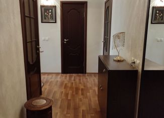 Сдается в аренду 2-ком. квартира, 60 м2, Махачкала, улица Каримова, 6к2