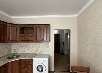 Продается 2-комнатная квартира, 60 м2, Карачаево-Черкесия, улица Космонавтов, 59