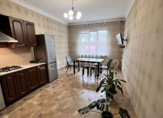 Продам 2-комнатную квартиру, 86 м2, Дагестан, улица Юсупа Акаева, 25А