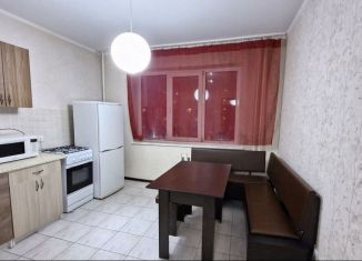 Сдаю 1-комнатную квартиру, 40 м2, Саратов, улица имени П.Ф. Батавина, 14