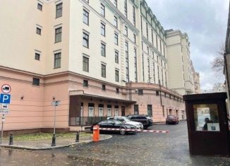 Сдаю в аренду машиноместо, 12 м2, Москва, Тверская улица, 28к2, метро Тверская