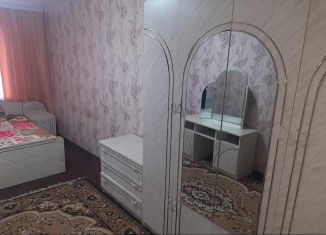 Сдам в аренду 3-ком. квартиру, 60 м2, Азов, улица Толстого, 102