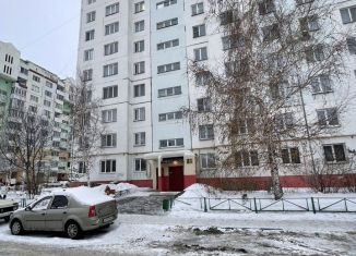 Сдам трехкомнатную квартиру, 70 м2, Омск, Краснознамённая улица, 26к3