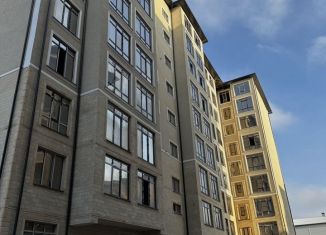 Продаю 2-комнатную квартиру, 77 м2, Нальчик, улица Ашурова, 16, район Молодёжный