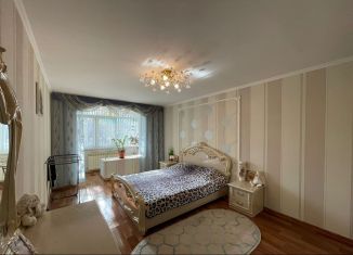 Продам 3-ком. квартиру, 75 м2, Евпатория, проспект Победы, 30