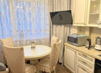 Аренда двухкомнатной квартиры, 58.7 м2, Москва, Солнечная улица, 11