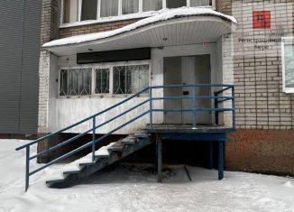 Продаю торговую площадь, 44.5 м2, Киров, улица Молодой Гвардии, 5