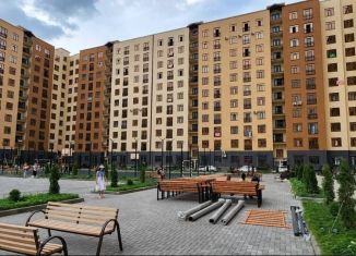 Продаю однокомнатную квартиру, 46 м2, Нальчик, улица Шарданова, 52А, район Хладокомбинат