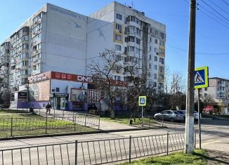 Продаю 2-ком. квартиру, 87.9 м2, Керчь, улица Ворошилова, 1А