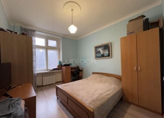 Продается трехкомнатная квартира, 75 м2, Москва, улица Генерала Ермолова, 2, метро Кутузовская