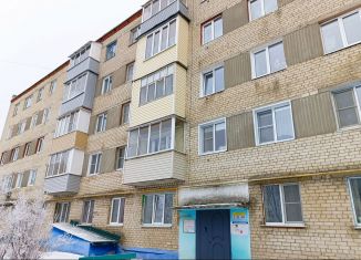 Продам 2-ком. квартиру, 52 м2, Чувашия, Совхозная улица, 13