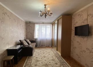 Сдается двухкомнатная квартира, 50 м2, Каспийск, Советская улица, 6