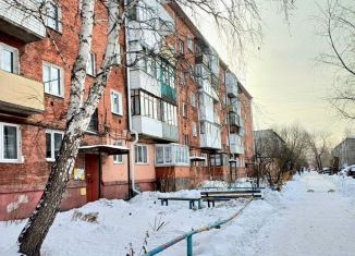 Продам 2-ком. квартиру, 44 м2, Омская область, Молодогвардейская улица, 5