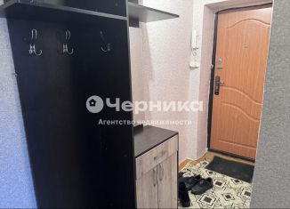 Сдам 1-ком. квартиру, 30 м2, Новошахтинск, улица Радио, 2