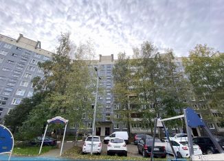 Продается 3-ком. квартира, 58.5 м2, Санкт-Петербург, проспект Художников, 3к1, метро Озерки