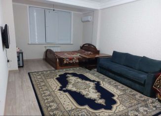 Сдам 1-комнатную квартиру, 52 м2, Дагестан, улица Азизова, 4