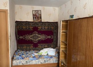 Сдаю в аренду комнату, 12 м2, Луга, проспект Урицкого, 75