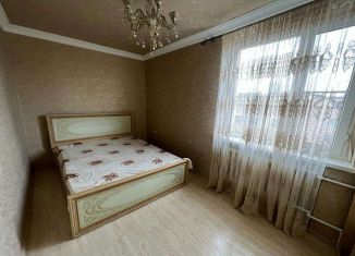 Сдам в аренду 2-комнатную квартиру, 50 м2, Грозный, проспект Ахмат-Хаджи Абдулхамидовича Кадырова, 103, 3-й микрорайон