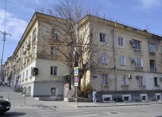 Продаю 4-ком. квартиру, 98 м2, Севастополь, улица Адмирала Октябрьского, 8