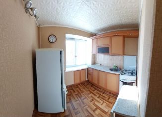 Сдается в аренду двухкомнатная квартира, 42 м2, Ижевск, улица Ворошилова, 61, Устиновский район